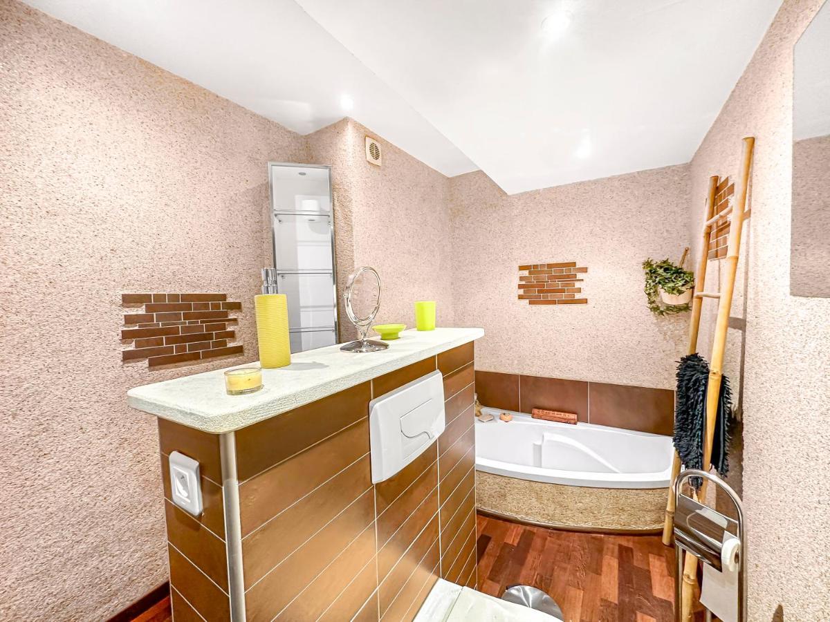 Appartamento Les Portes Du Chateau Beaucairois Beaucaire  Esterno foto